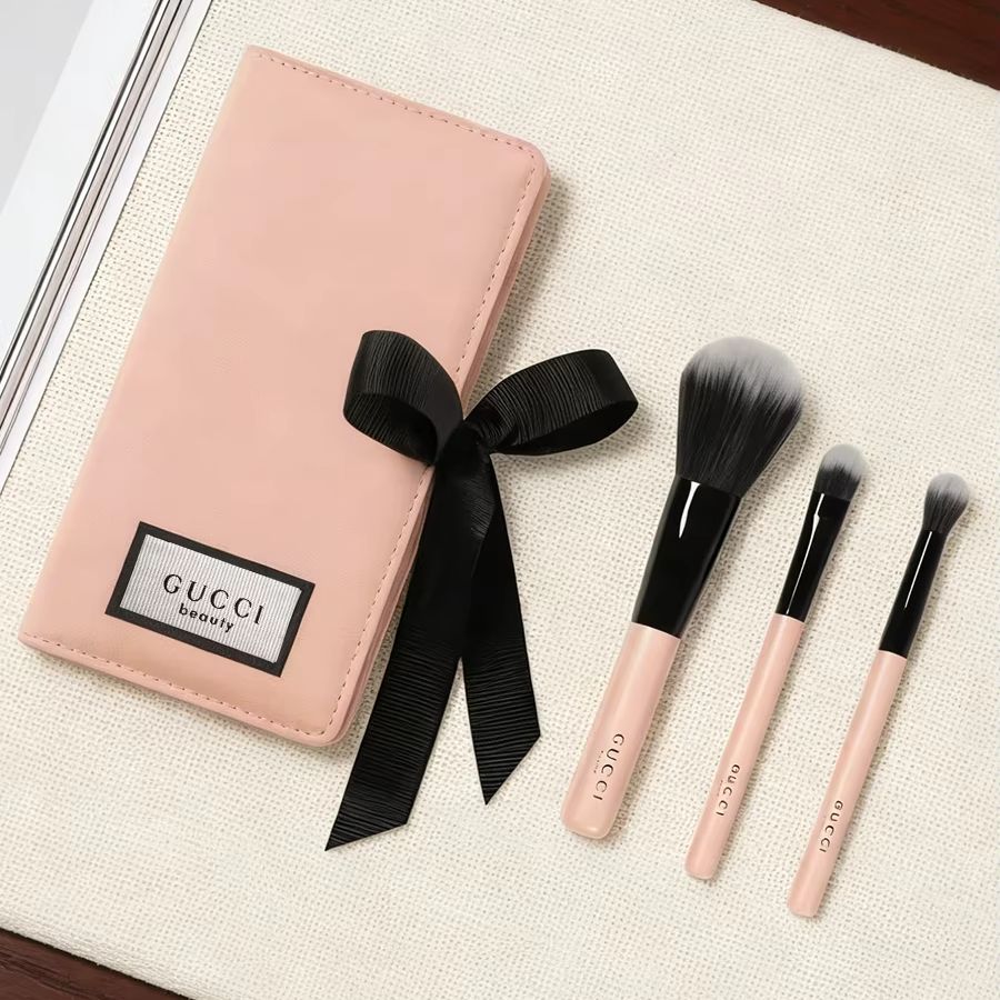 Luxury Skincare And Makeup Brands - GUCCI'nin Çantası Makyaj Fırça Seti Pembe