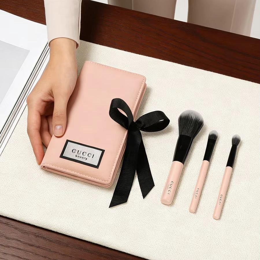 GUCCI'nin Çantası Makyaj Fırça - Luxury Skincare And Makeup Brands incelemesi ve fiyatı